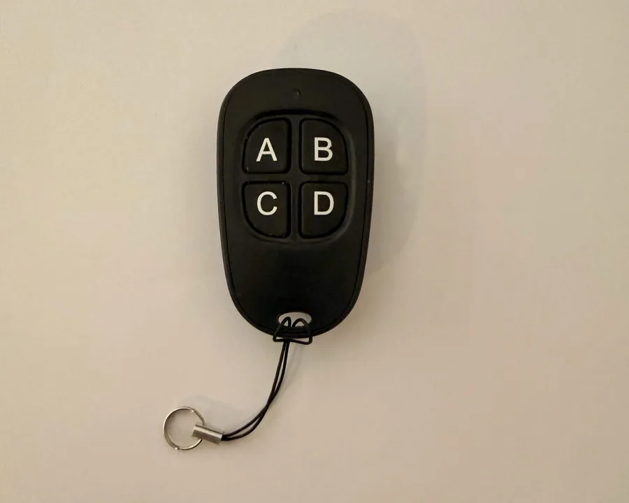 عکس واقعی ریموت چهارکلید A B C D